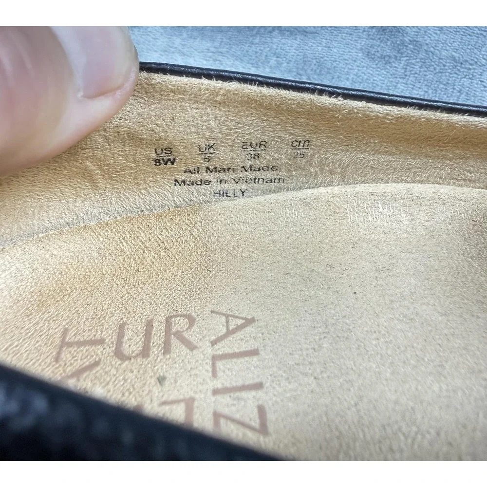 Naturalizer wear impressions